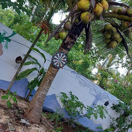 Wine Tree Garden Guesthouse Mirissa Exterior foto